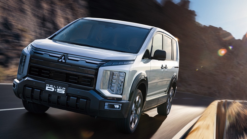 Подробнее о статье Минивэн Mitsubishi Delica D:5 укомплектовали премиальными шинами Yokohama