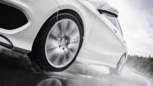 Подробнее о статье Эксперты Auto Bild проверили, насколько безопасны стертые шины на мокрой дороге